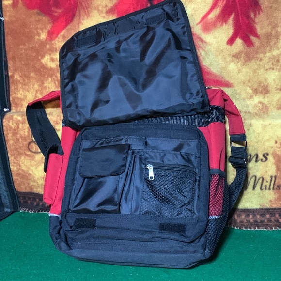 DELAGATE-red/black multi-compartment laptop/book shoulder messenger bag - Picture 8 of 11